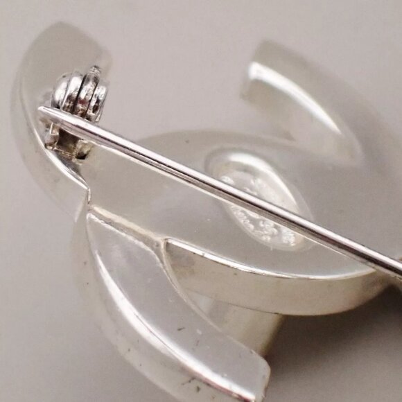 CHANEL CC Logo Turn Lock Pin Brooch 96P Clip-On Silver SHW Vintage authentic - Picture 5 of 8